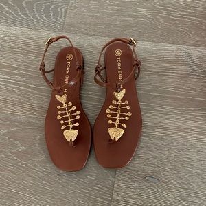 Tory Burch Capri Fish Sandal Sz 7 Brown